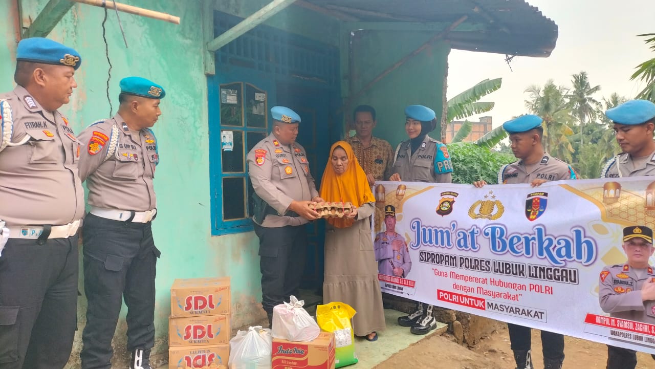 Jumat Berkah, Propam Polres Lubuk Linggau Beri Bantuan Sembako Warga Kurang Mampu