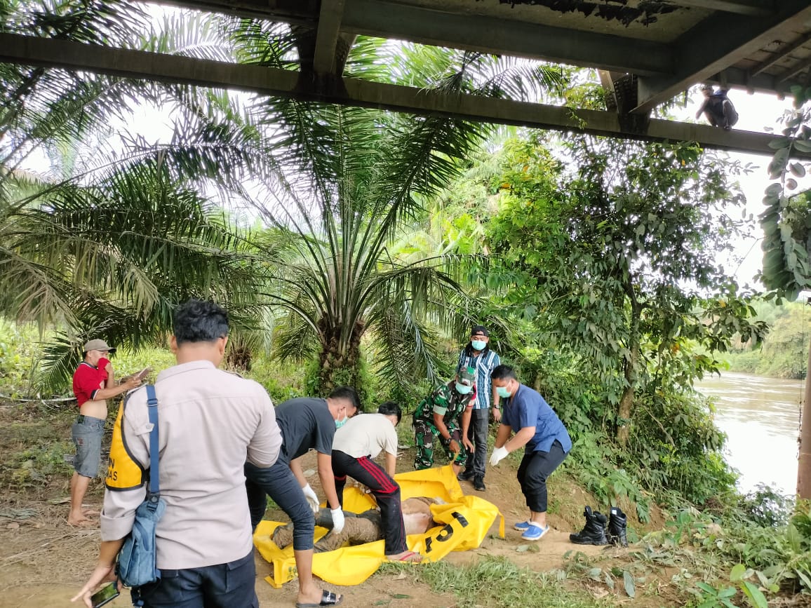 Jasad Tanpa Identitas Tersangkut di Kayu, Posisinya di Bawah Jurang Jembatan Sungai Lakitan