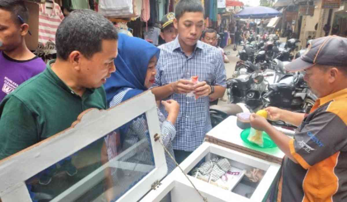 Blusukan dan Makan ‘Pempek Tumpah’, Rasyid Rajasa Janji Tata Pasar 16 Ilir 