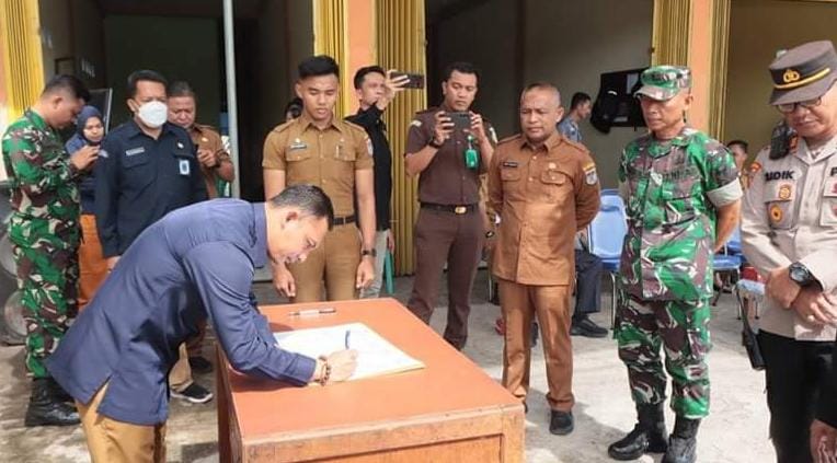 Staf Ahli Pemkot Lubuklinggau Hadiri Pemusnahan Surat Suara Rusak dan Lebih di Gudang Logistik KPU