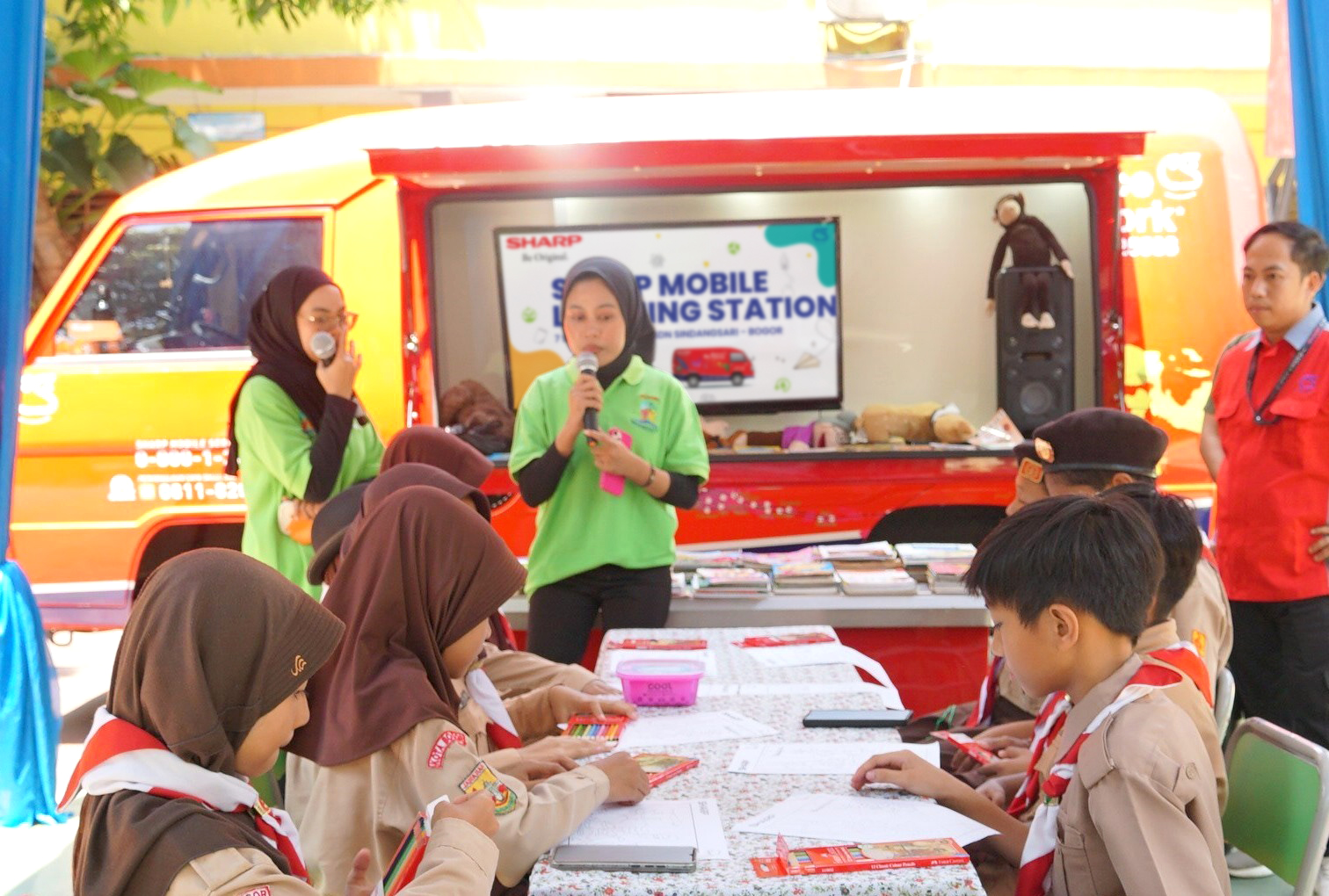 Sharp Mobile Learning Station, Bantu Tingkatkan Minat Literasi Siswa SD, Kunjungi ke Seluruh Pelosok Negeri