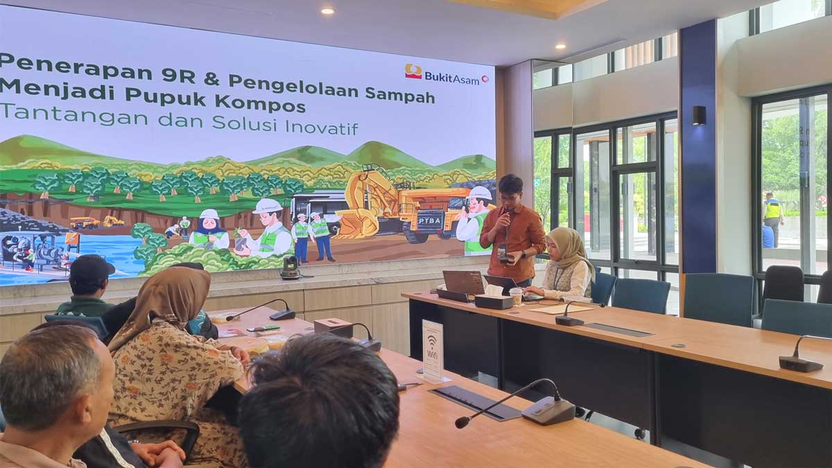 Dari Seresah Jadi Berkah - Langkah PTBA Wujudkan Ekonomi Sirkular di Desa Binaan