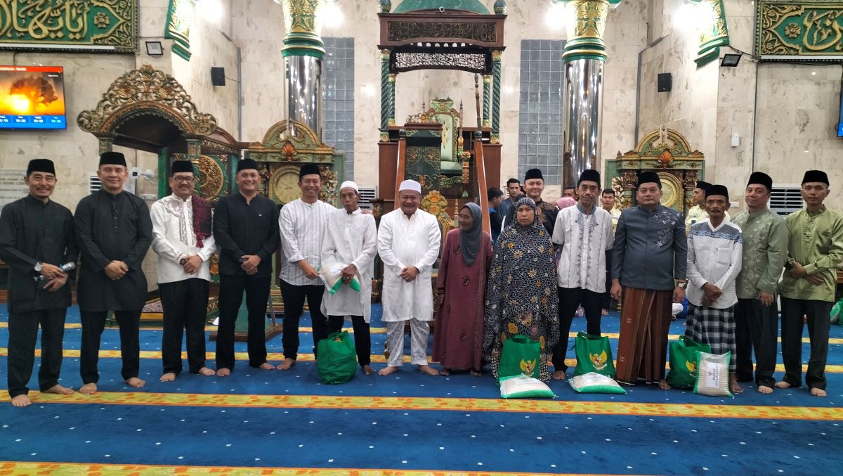 BAZNAS Lubuklinggau Salurkan 680 Paket Sembako Bagi Fakir Miskin dan Marbot Masjid