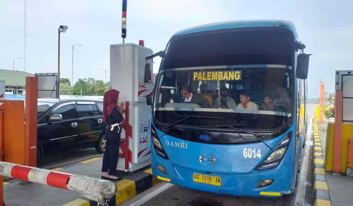 H-1 Lebaran 2024, Lonjakan Trafik Kendaraan Masih Terjadi di Jalan Tol Trans Sumatera