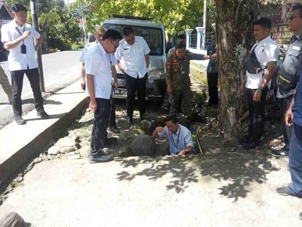  Pipa PDAM Penyebab Genangan Air Tumpah di Jalan dan Warung