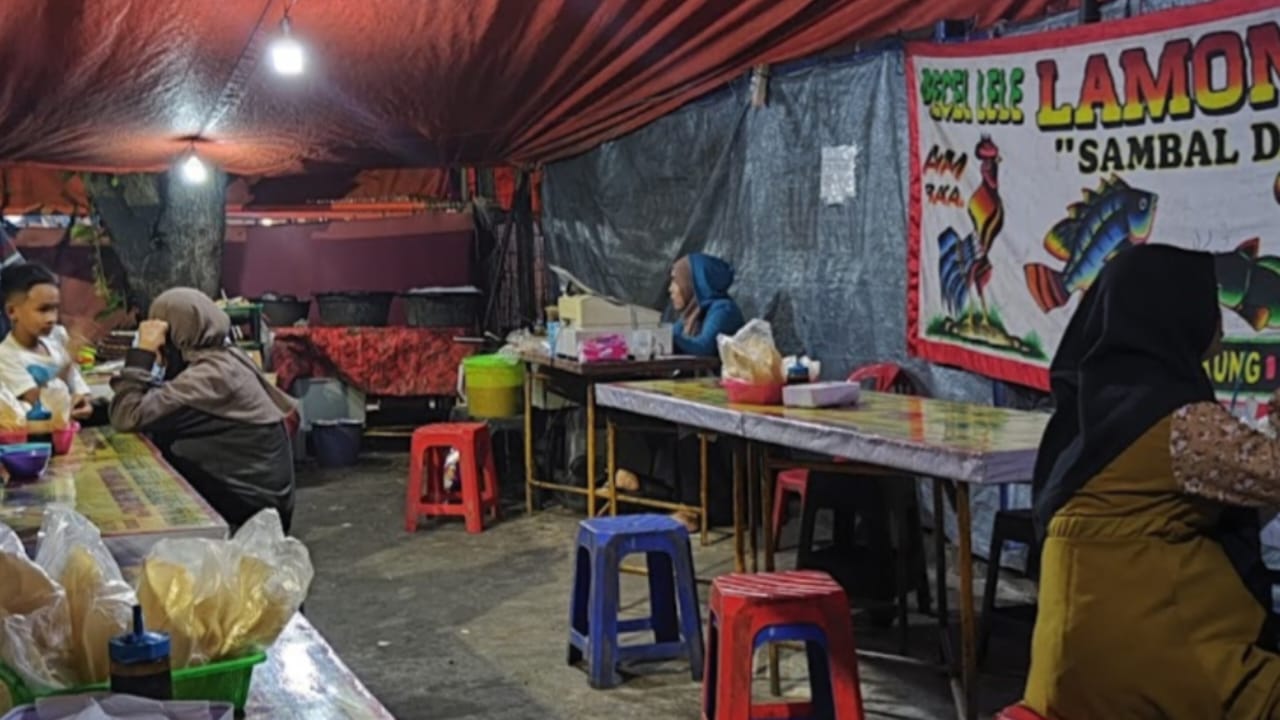 Pedas Sambalnya Nampol! Ini 7 Tempat Makan Pecel Lele Terenak di Palembang Wajib Kamu Kunjungi Dijamin Ketagih