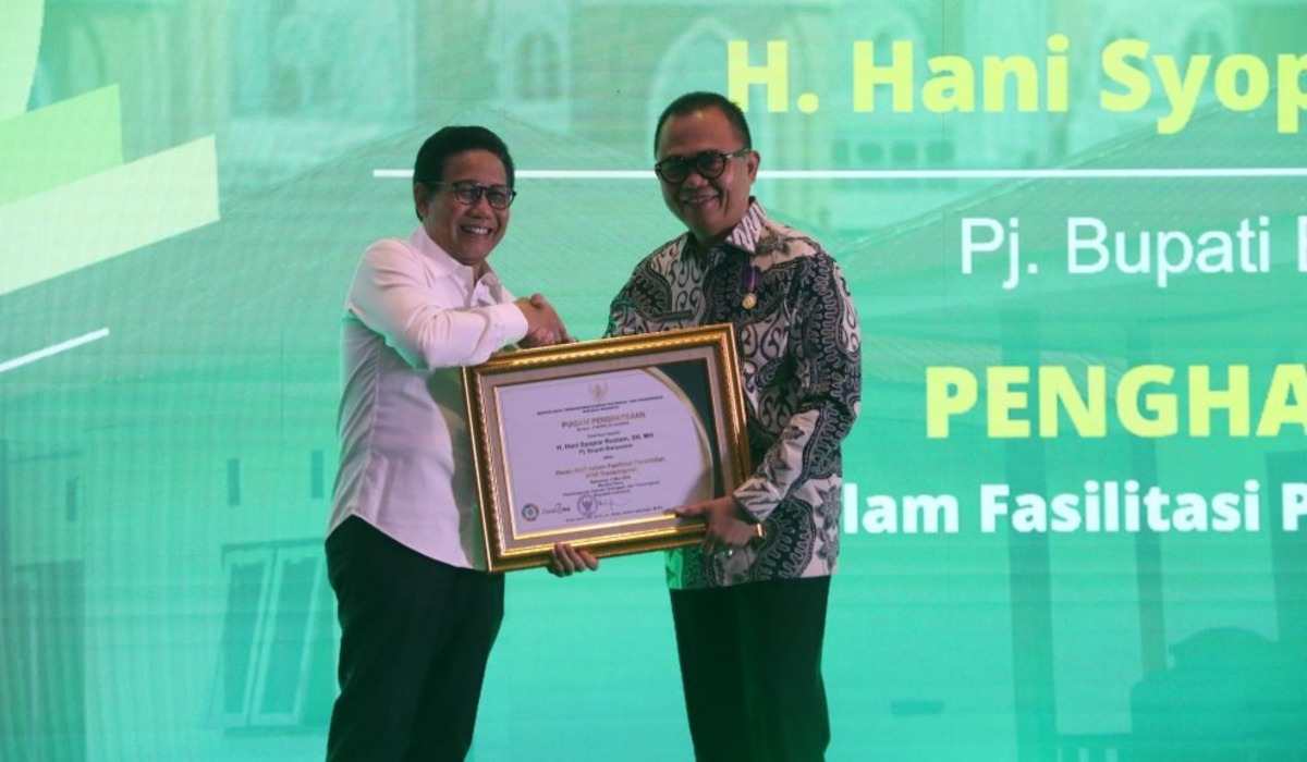 Bikin Bangga! Pj Bupati Banyuasin Hani Syopiar Rustam Raih Penghargaan Ini dari Menteri PDTT
