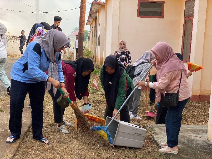 Galakkan Jumat Bersih, Disnakertrans Muba Bersih-Bersih Fasilitas dan Aset