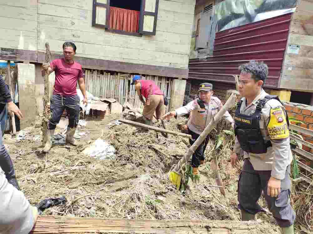 Polres Pagaralam BKO Personel ke Lokasi Banjir di Lahat