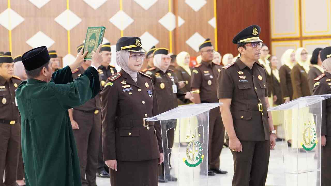 Kajati Sumsel Lantik 5 Kajari, I Gede Widhartama Jabatan Kajari OKI