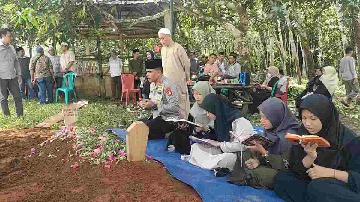 Kapolda Utus Langsung Kabid Humas Melayat Almarhumah Nurseri GM Harian Sumatera Ekspres