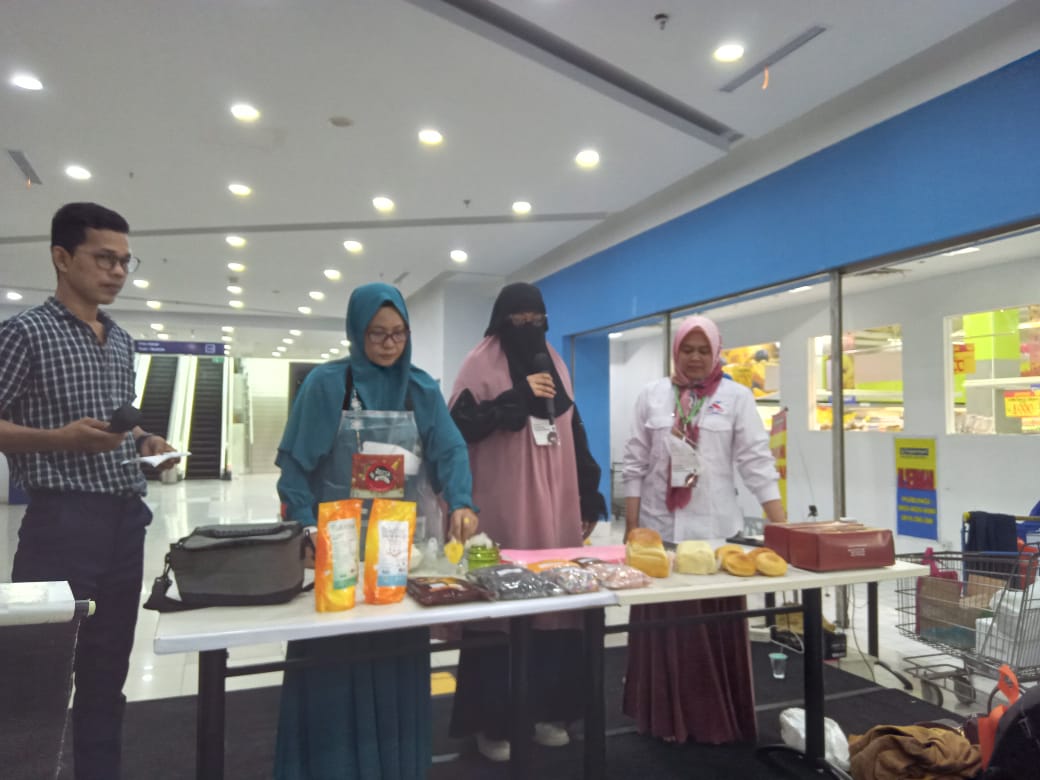 Komunitas The Ultimate Women Sumsel Ajarkan Cara Buat Roti Bagi Kaum Dhuafa