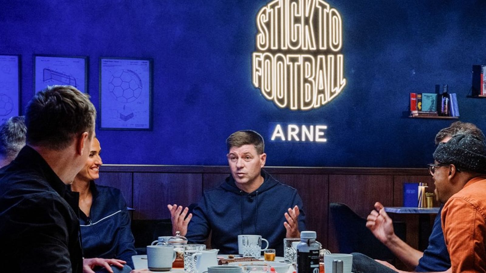 Steven Gerrard: Arne Slot Harus Memperbaiki Kondisi Liverpool