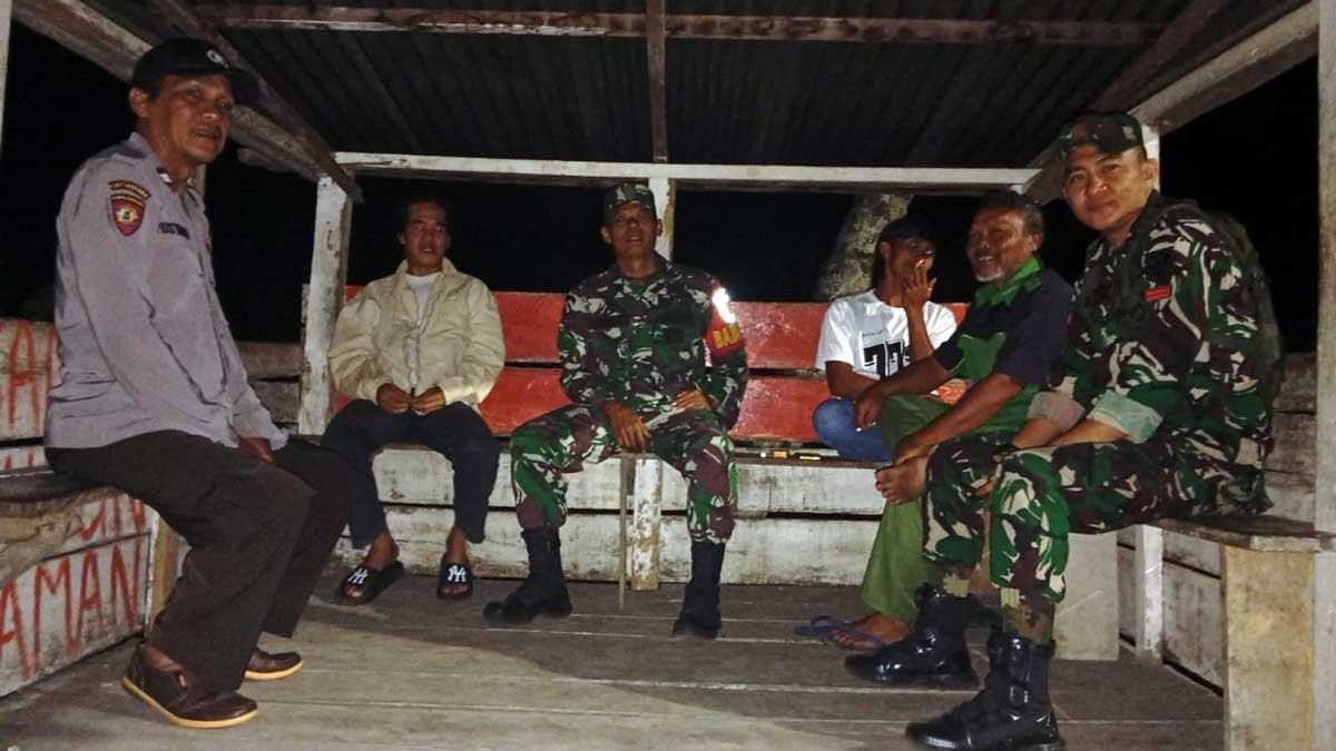 Waspada Kejahatan Malam! Babinsa Tanjung Sakti Ambil Langkah Tegas Ini di Pemukiman