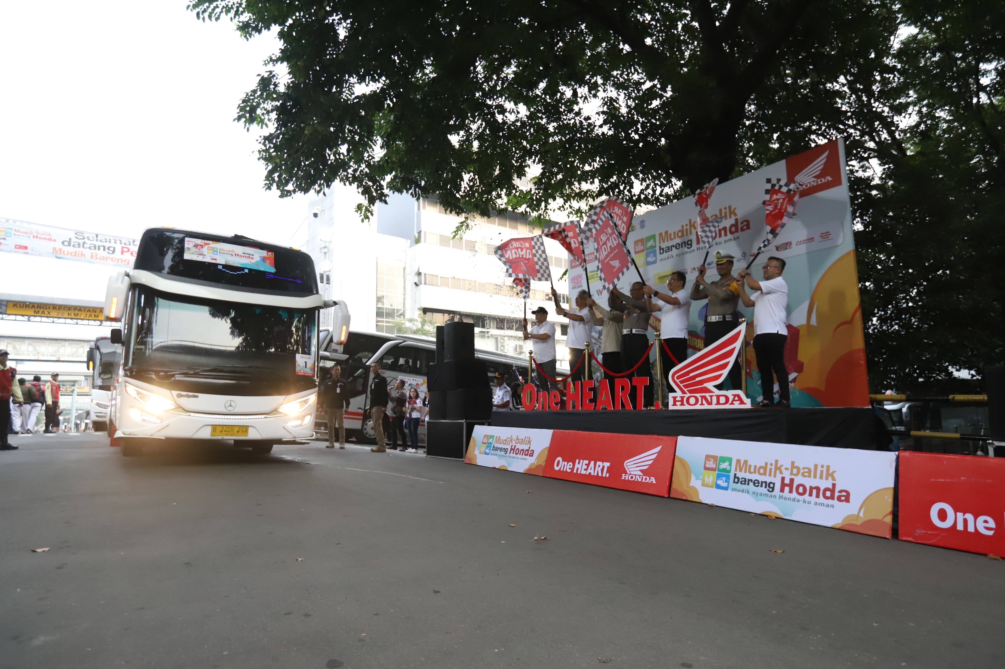 AHM Berangkatkan 2.559 Konsumen Setia Honda Mudik ke Kampung Halaman
