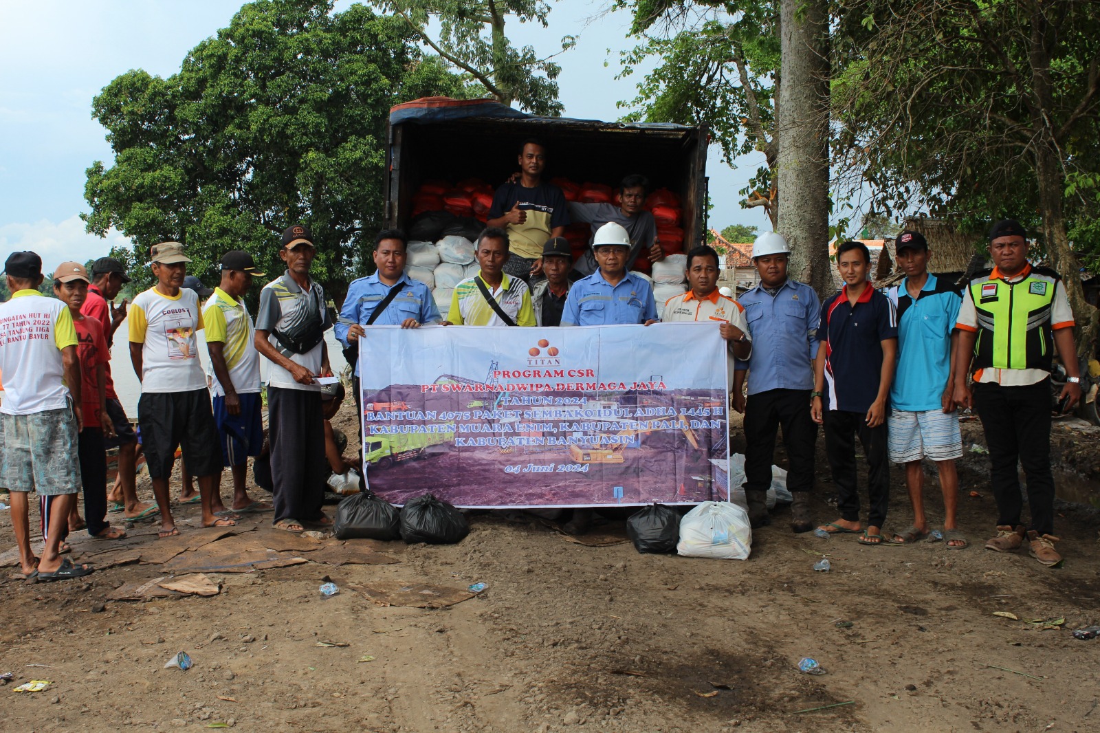 Memperingati Hari Raya Idul Adha, 2 Perusahaan Titan Group Bagikan Bantuan 7.030 Paket Sembako