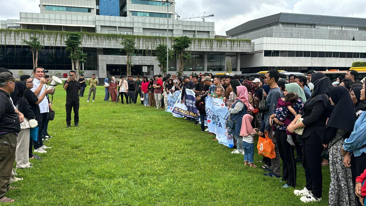 Ratusan Masyarakat Antusias Ikut Mudik Gratis Bersama Anggota DPR RI H Fauzi Amro