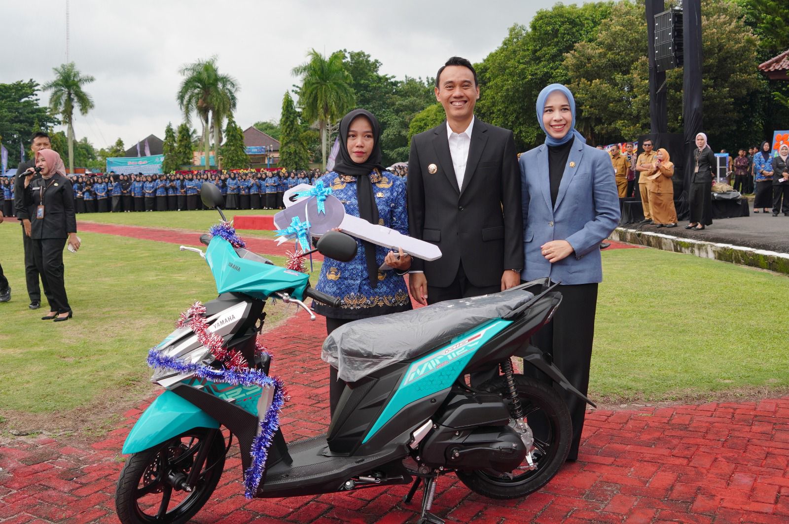 8 Tahun Jadi Honorer, Usai Pelantikan Nurmala Dapat Hadiah Sepeda Motor