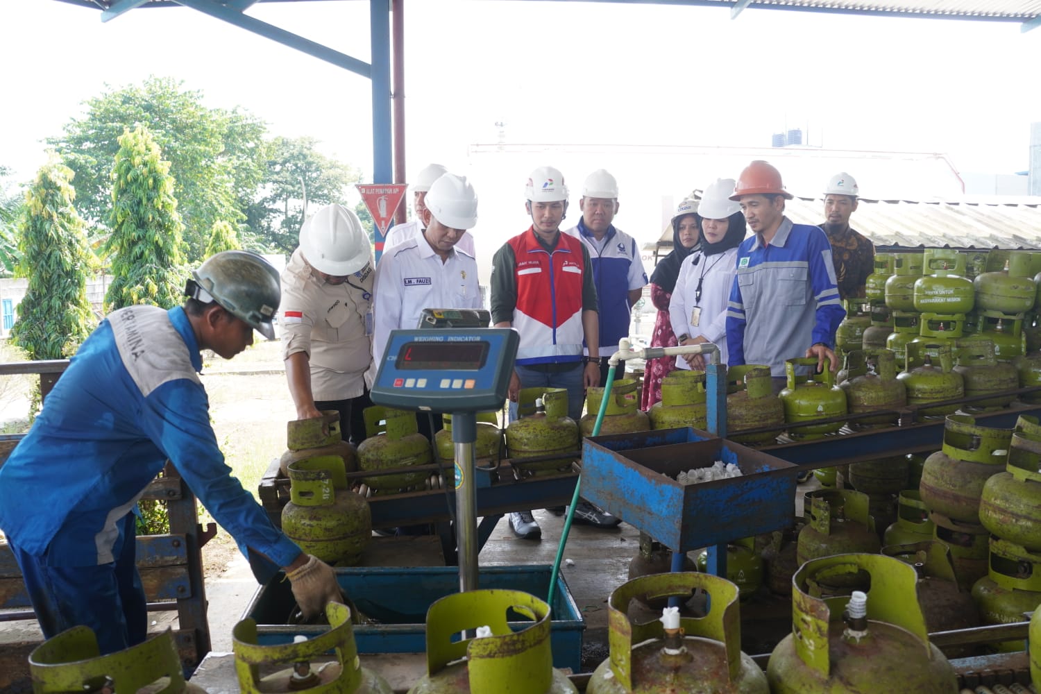 Lakukan Inspeksi, Pertamina Patra Niaga Sumbagsel Pastikan Produksi LPG 3 Kg Sesuai SOP