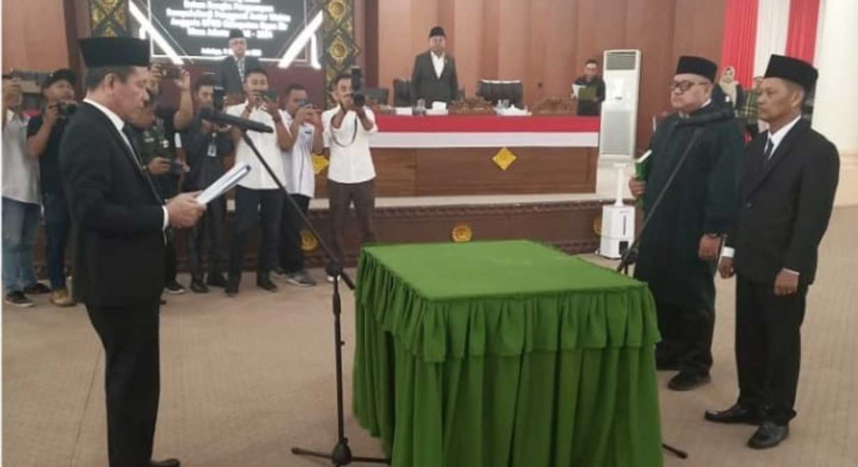 Ketua DPRD Soeharto Lantik Anggota DPRD PAW
