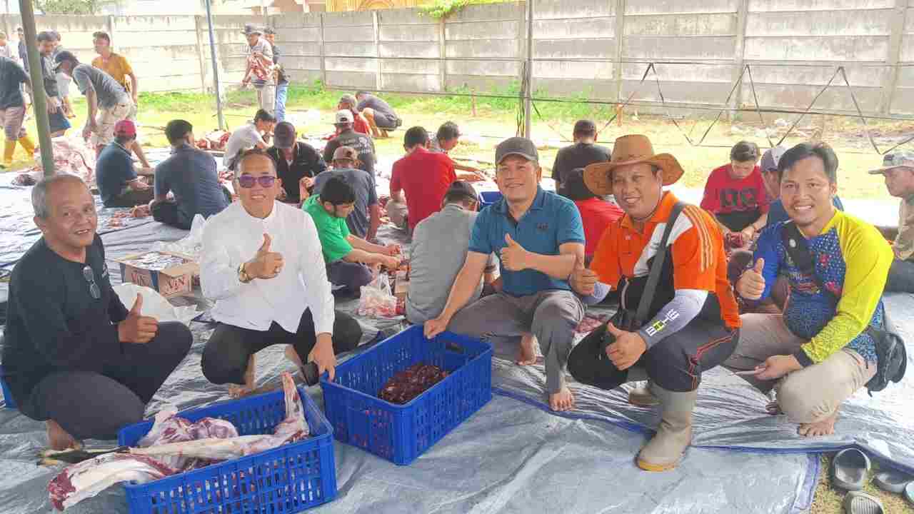 Warga Rt 21 Sukarami Sembelih 20 Hewan Kurban, Termasuk Bantuan Wali Kota Palembang