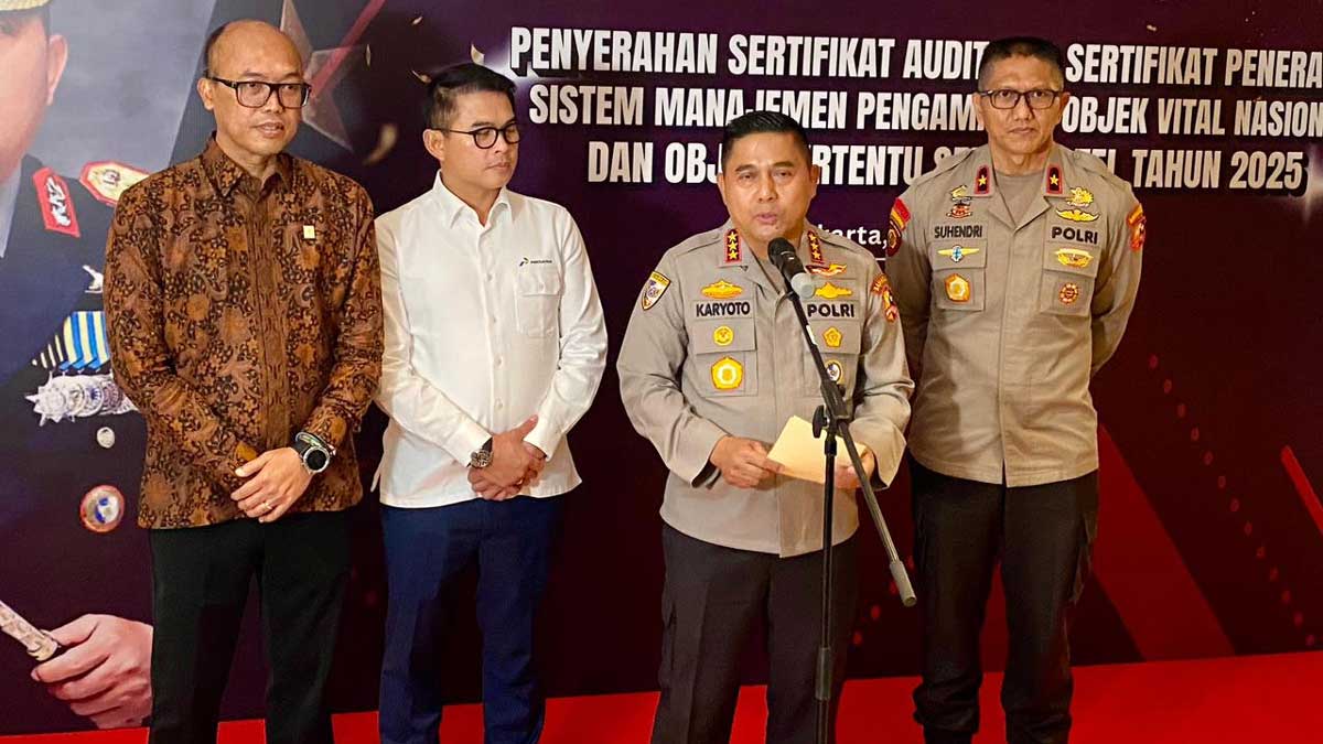 Baharkam Polri Serahkan Sertifikat Audit Sistem Pengamanan Objek Vital Nasional 2025
