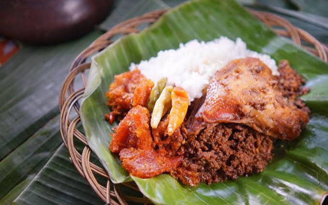 Rekomendasi Kedai Nasi Gudeg yang Ada di Palembang, Lauk Berlimpah Ruah dan Bumbunya Kaya Rempah!