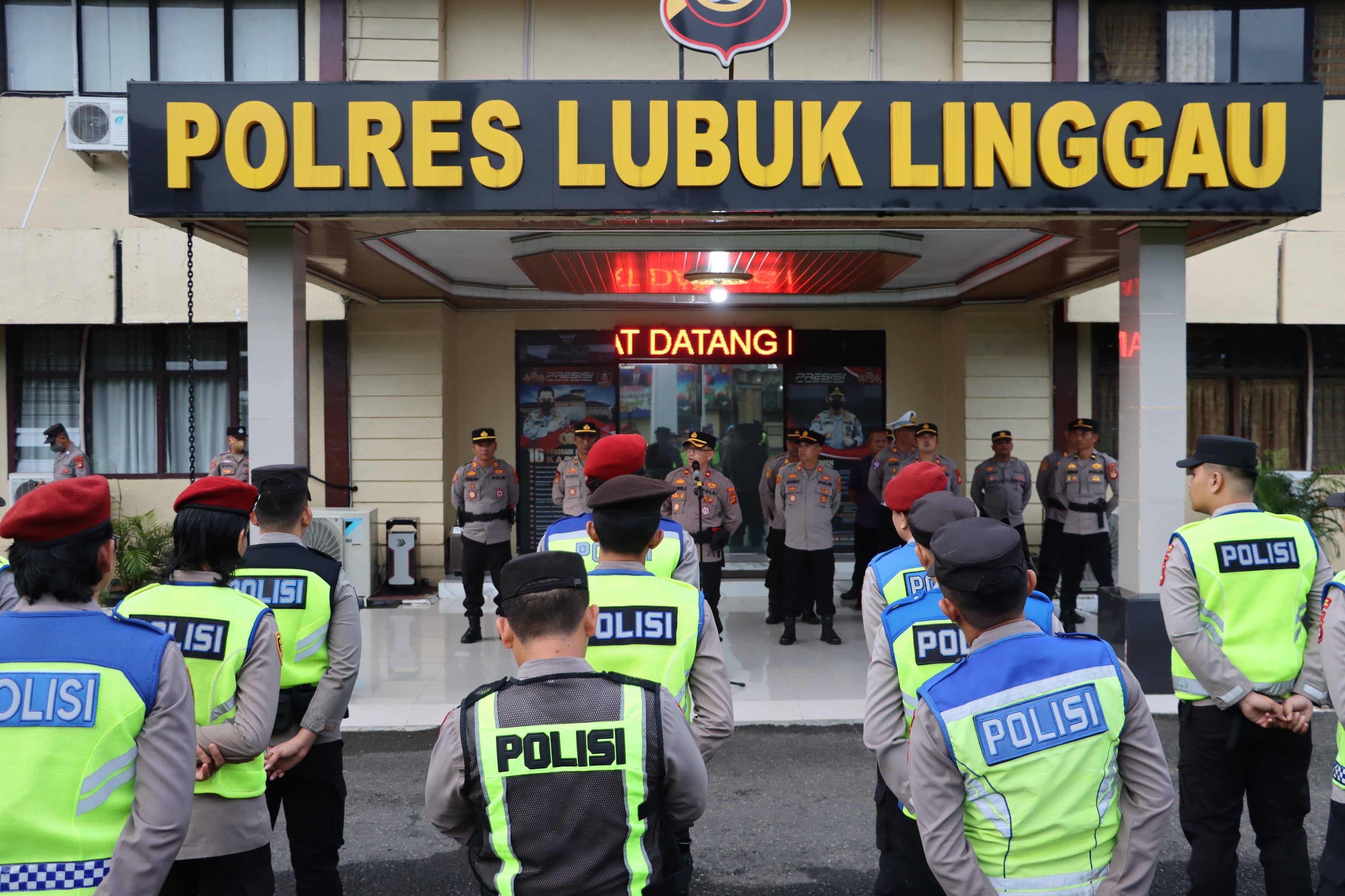 Personel Polres Lubuk Linggau Turut Amankan PSU Kabupaten Empat Lawang