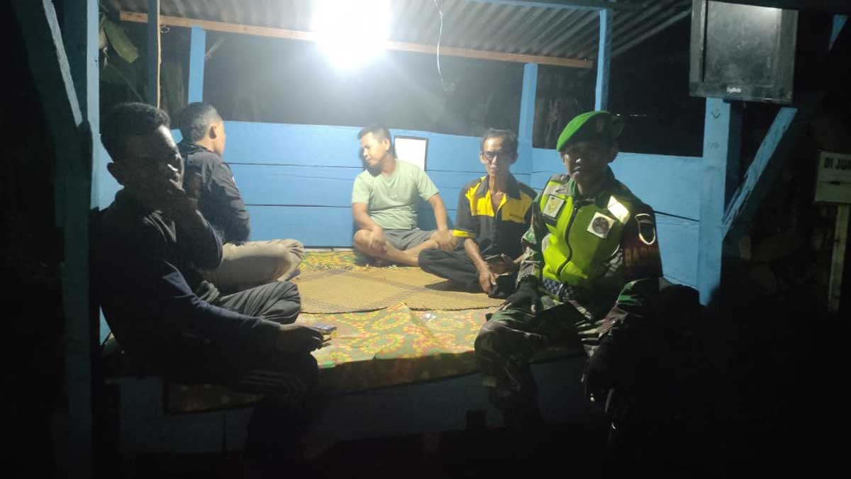 Waspada Kejahatan Malam! Babinsa Tebing Tinggi Lakukan Langkah Tak Terduga Ini di Kelurahan Kupang