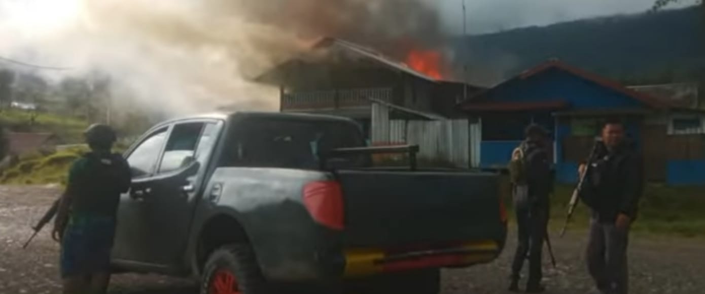 MAKIN BRUTAL, Kabupaten Puncak Membara, Rumah Warga Dibakar KKB Pimpinan Pilanus Waker