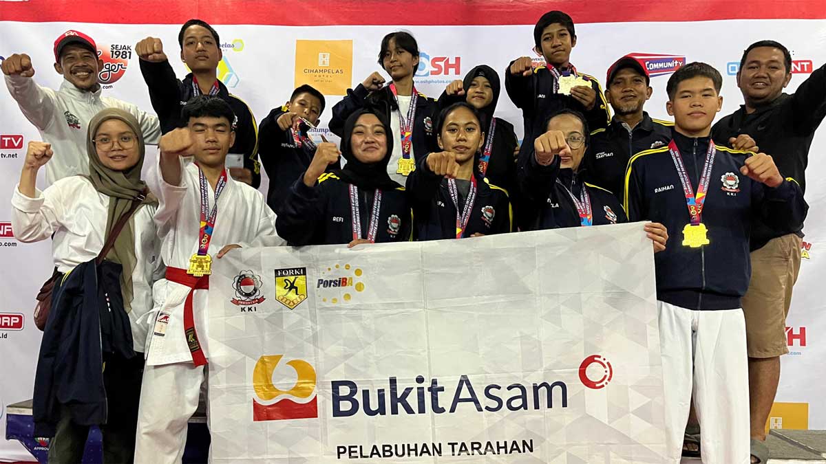 Tim Karate Binaan Bukit Asam Raih 13 Medali di Kejuaraan Internasional