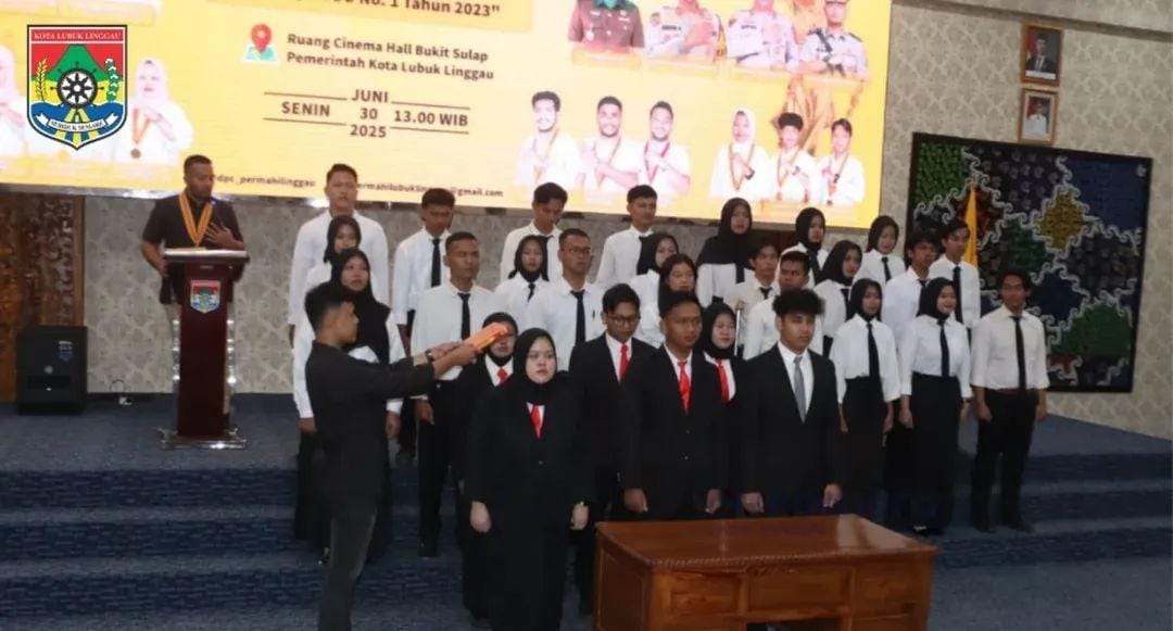 Pejabat Pemkot Hadiri Pelantikan Kader Permahi Lubuk Linggau dan Simposium Hukum