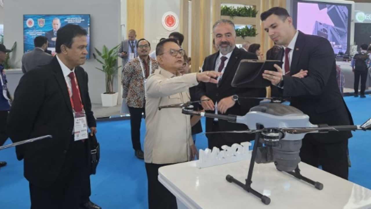 Tinjau Pameran Alutsista, Jenderal Dudung: Indonesia Menuju Kemandirian Industri Pertahanan!