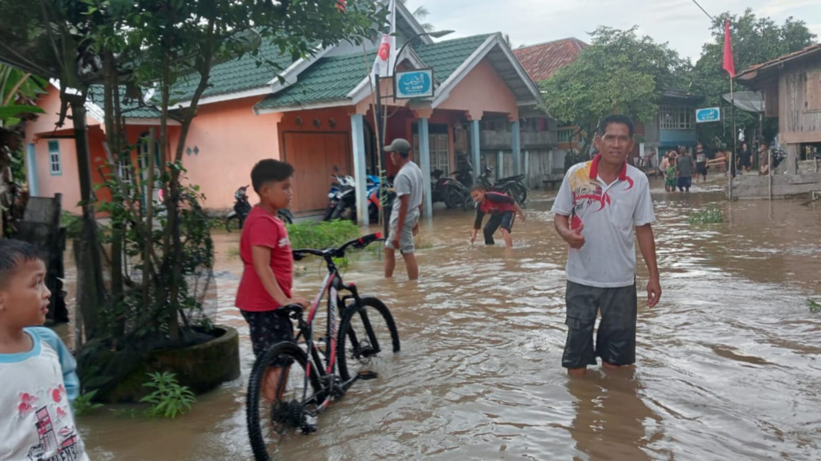 Tahun Baru Kelabu di Pengungsian, Ratusan Rumah Warga di Muratara Terendam Banjir dan Terisolir