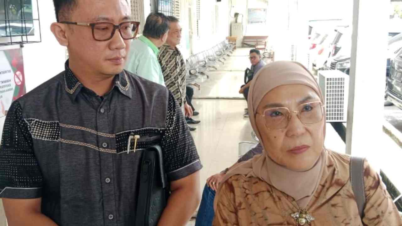 Sidang Kasus Pasar Cinde Ditunda, Kuasa Hukum Alex Noerdin Serahkan Surat Medis 