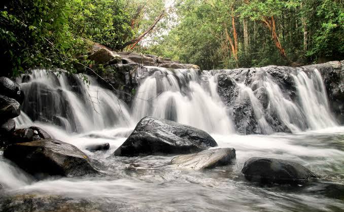 6 Tempat Wisata Air Terjun di Bangka Belitung yang Atmosfernya Tenang dan Sejuk, Lokasi Terbaik untuk Healing 