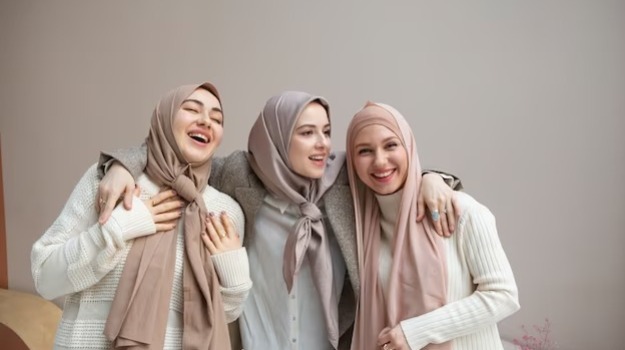 5 Rekomendasi Warna Hijab yang Bisa Buat Wajah Menjadi Cerah