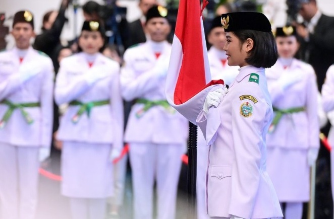 Cetak Sejarah, Presiden Jokowi Kukuhkan 76 Anggota Paskibraka Merah Putih Pertama di IKN