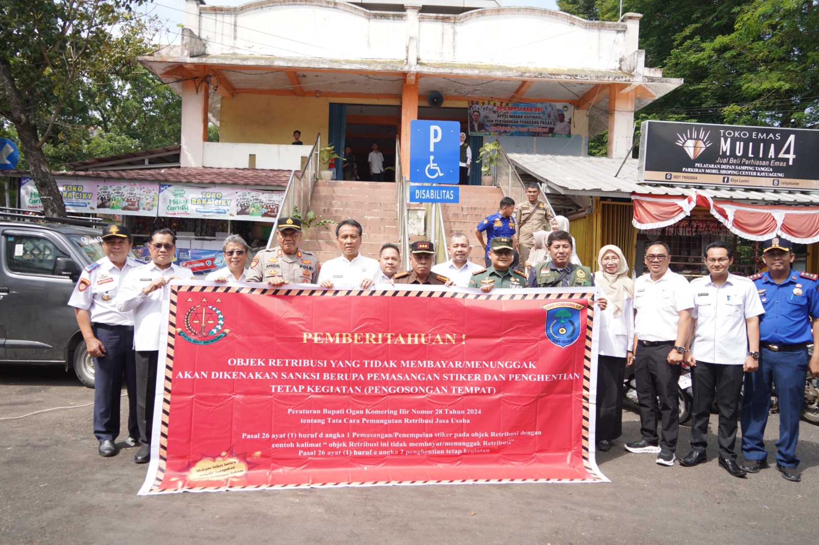 Pemkab OKI dan Kejari Dorong Kepatuhan Pedagang, Kios Penunggak Retribusi Ditempeli Stiker