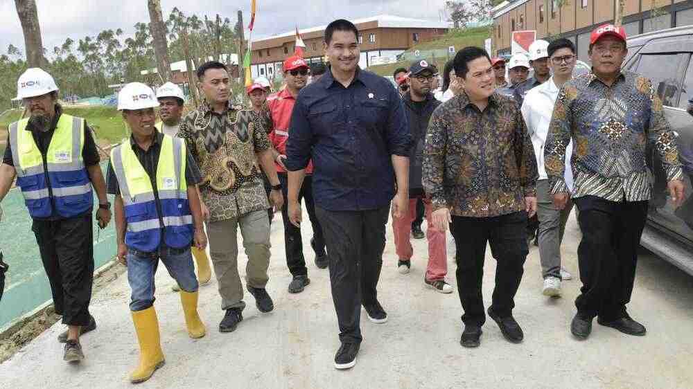 Menpora Dito Bersama Ketum PSSI Erick Thohir Tinjau National Training Center PSSI di IKN