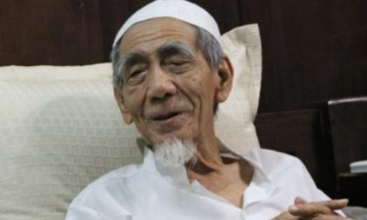 Anda Berumur 40 Tahun ke Atas? Pesan Mbah Moen, Ini Amalan yang Perlu Dilakukan 