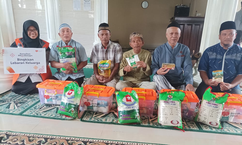 Rumah Zakat Bersama Palembang Ekspres Berikan Bantuan Paket Sembako Kepada Masyarakat
