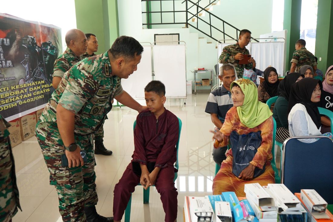 Masyarakat OKI Antusias Ikuti Bakti Kesehatan Jelang HUT TNI Ke- 79 di Kodim 0402/OKI