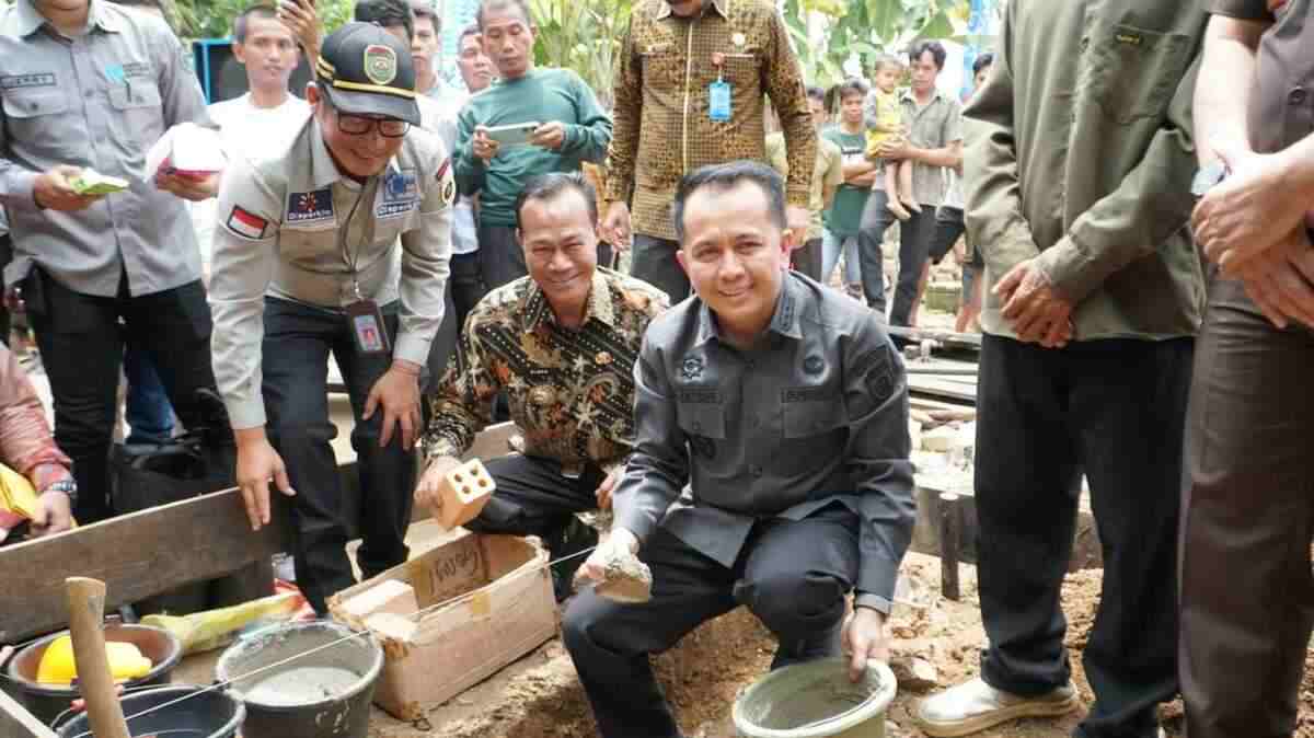 Rumah Rafri Dibangun Baru, Pj Gubernur Sumsel Letakan Batu Pertama Pembangunan Rumah, Dana SCR dari BSB