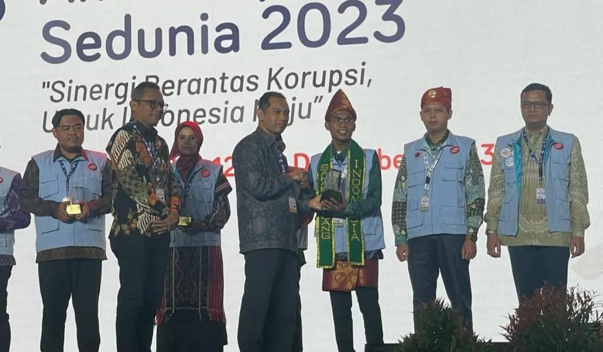 Laki-Laki Asal Palembang Ini Raih Penghargaan KPK RI, Hanya 10 Orang se-Indonesia yang Dapat
