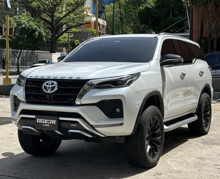 Cek 5 Spesifikasi Dari Mobil Toyota Fortuner 2024 Vs Mitsubishi Pajero 2024, Selisih Cuma Rp 20 Jutaan Saja!