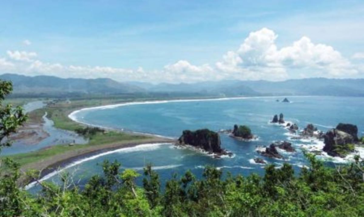 Indahnya Sunset di Teluk Love Ambulu, Jaraknya 1 Jam dari Kota Jember, Ajak Orang-Orang Tercinta