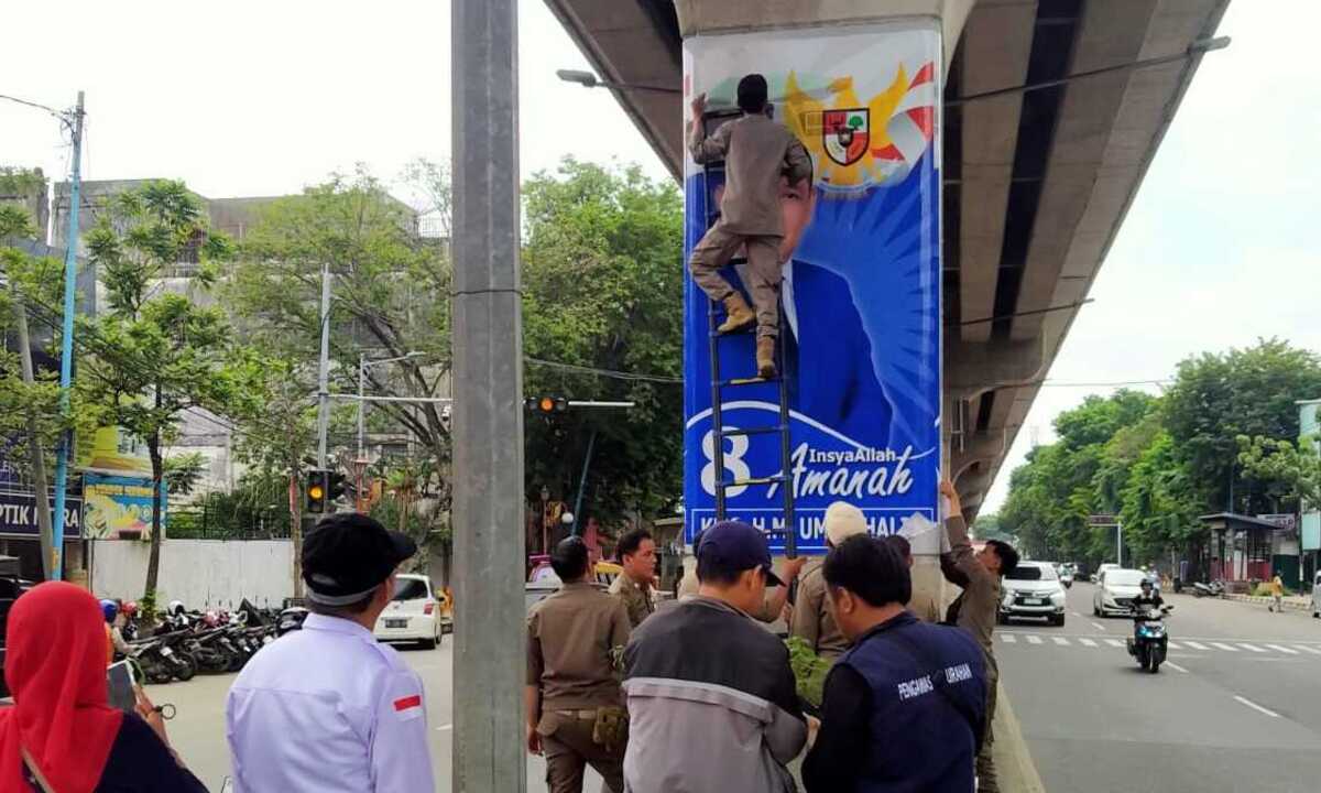 Bandel, Stiker APK Caleg di Tiang LRT Palembang Kembali Dicopot, Kasi Ops PolPP: Bukan Pada Tempatnya!