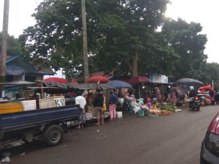 Waduh, Ada Pasar Tumpah di Jalinteng Empat Lawang Bisa Berpotensi Hambat Pemudik