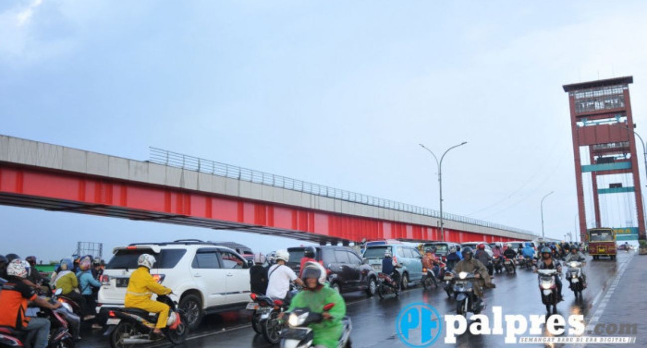 Peringatan Cuaca Dini Hari  Kamis 1 Februari 2024: Kota Palembang Berawan Tebal, Sekayu Hujan Petir